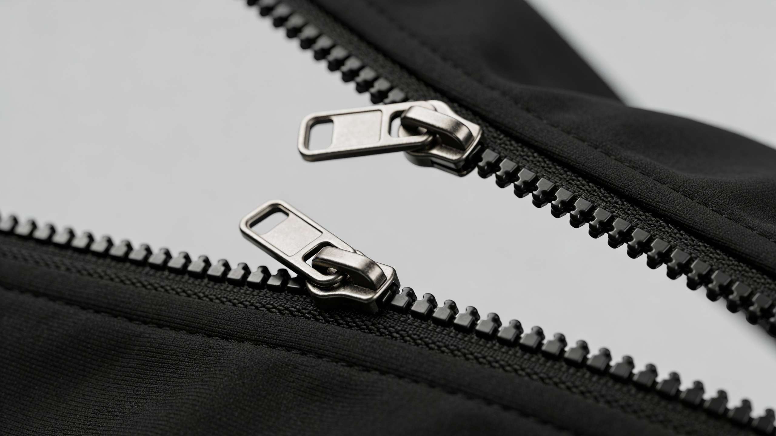 Benefits of dual-slider zippers for soccer players