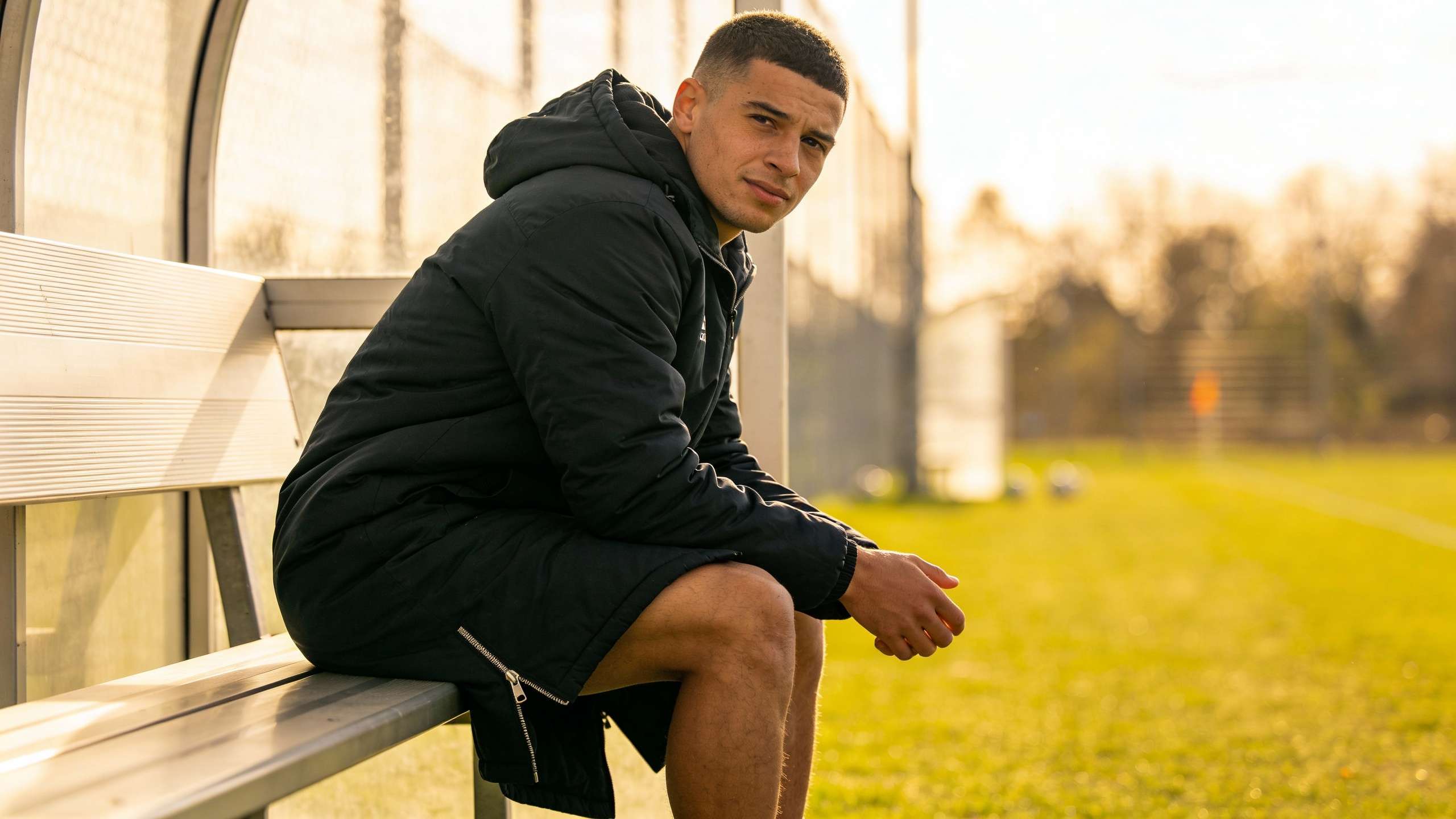 Soccer training jacket with two-way zipper function