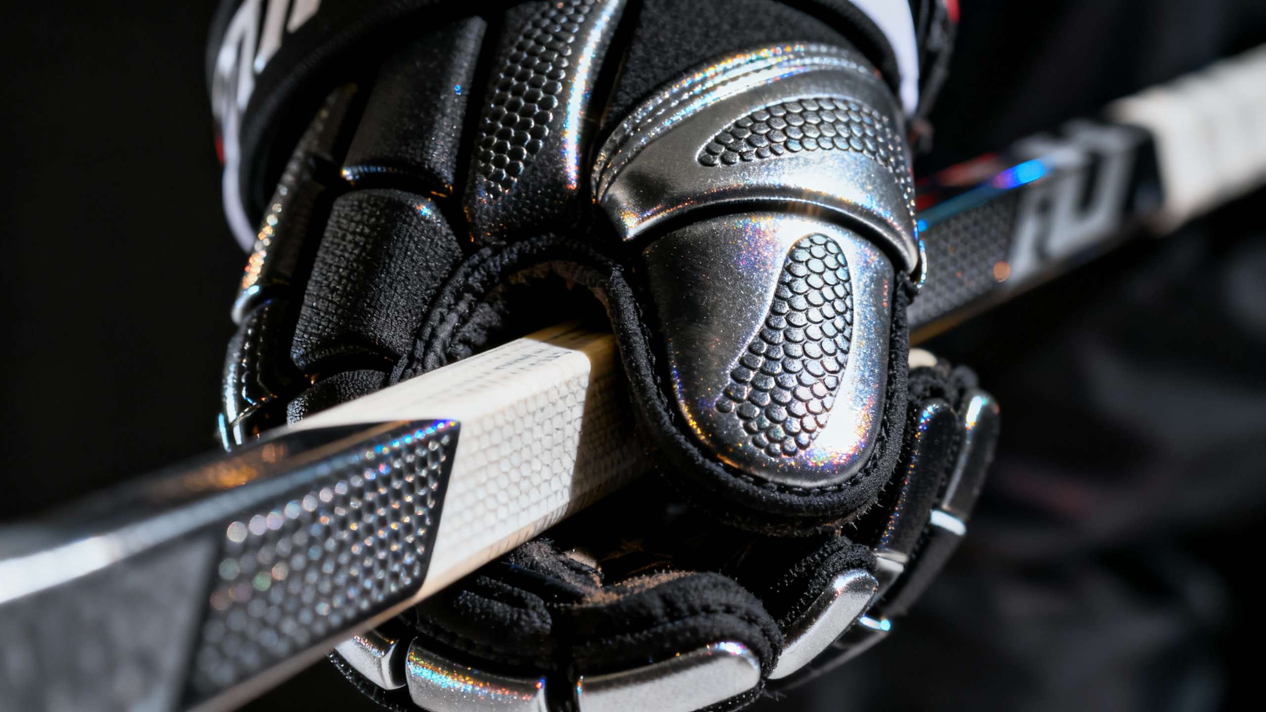 Spider silk structure in protective hockey padding
