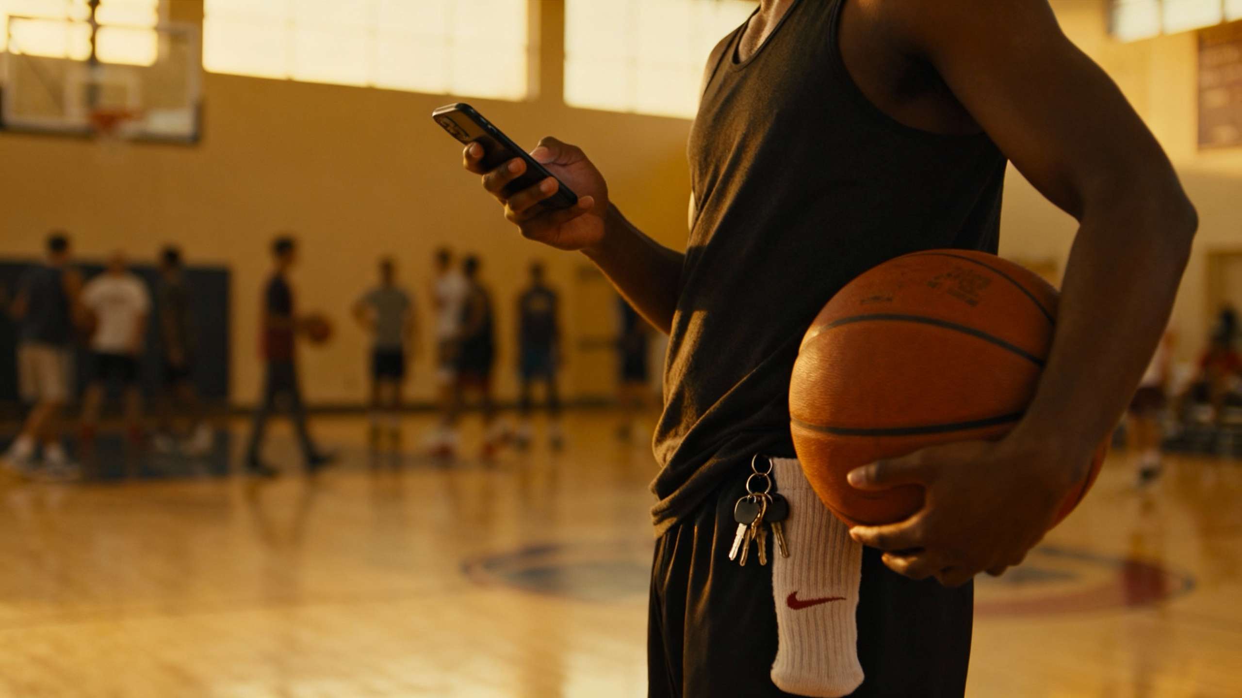 Basketball shorts with discreet storage