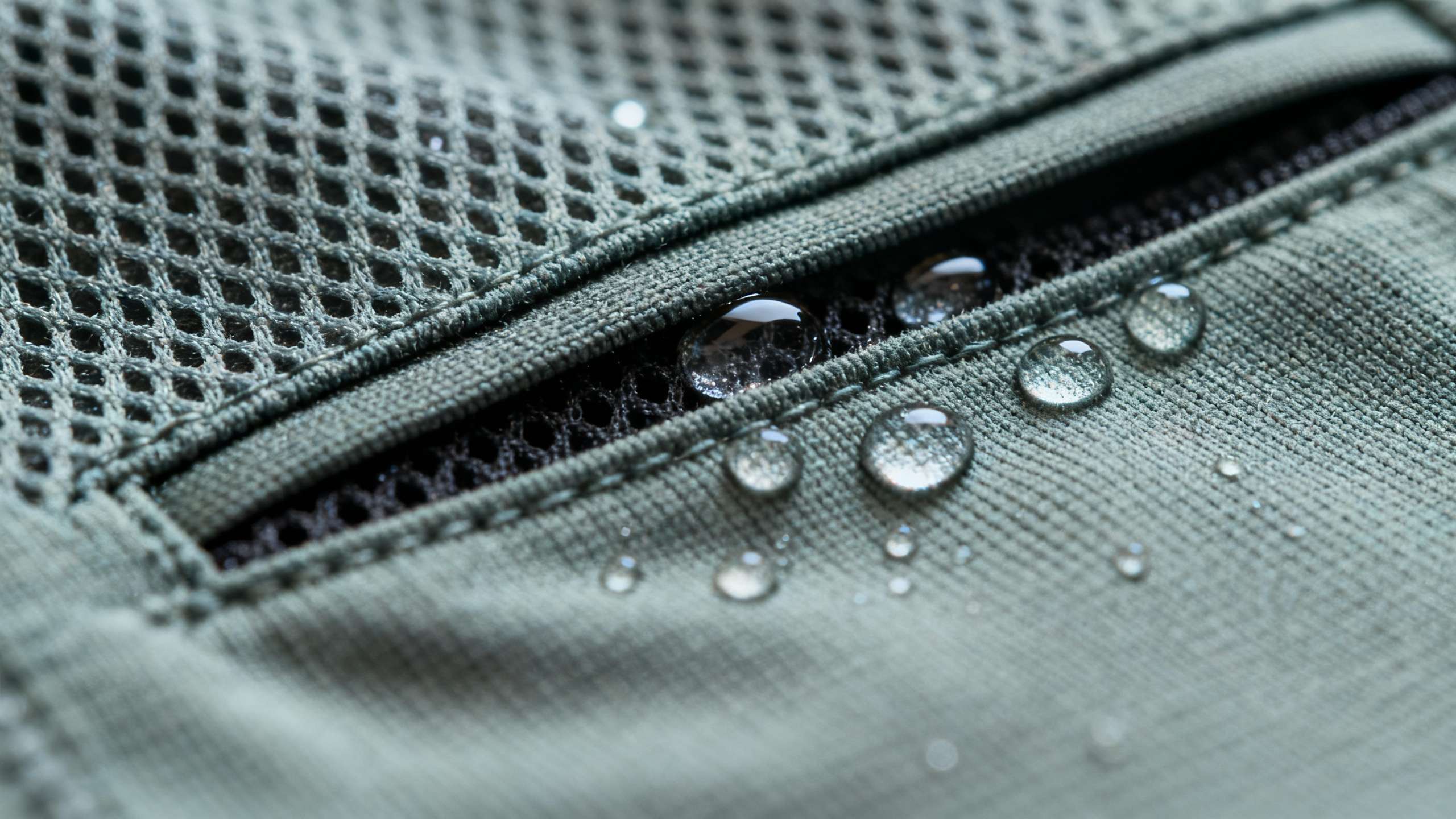 Hidden waistband pockets in sports apparel