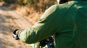 The Impact of Interwoven Fabrics on Sportswear Color Depth